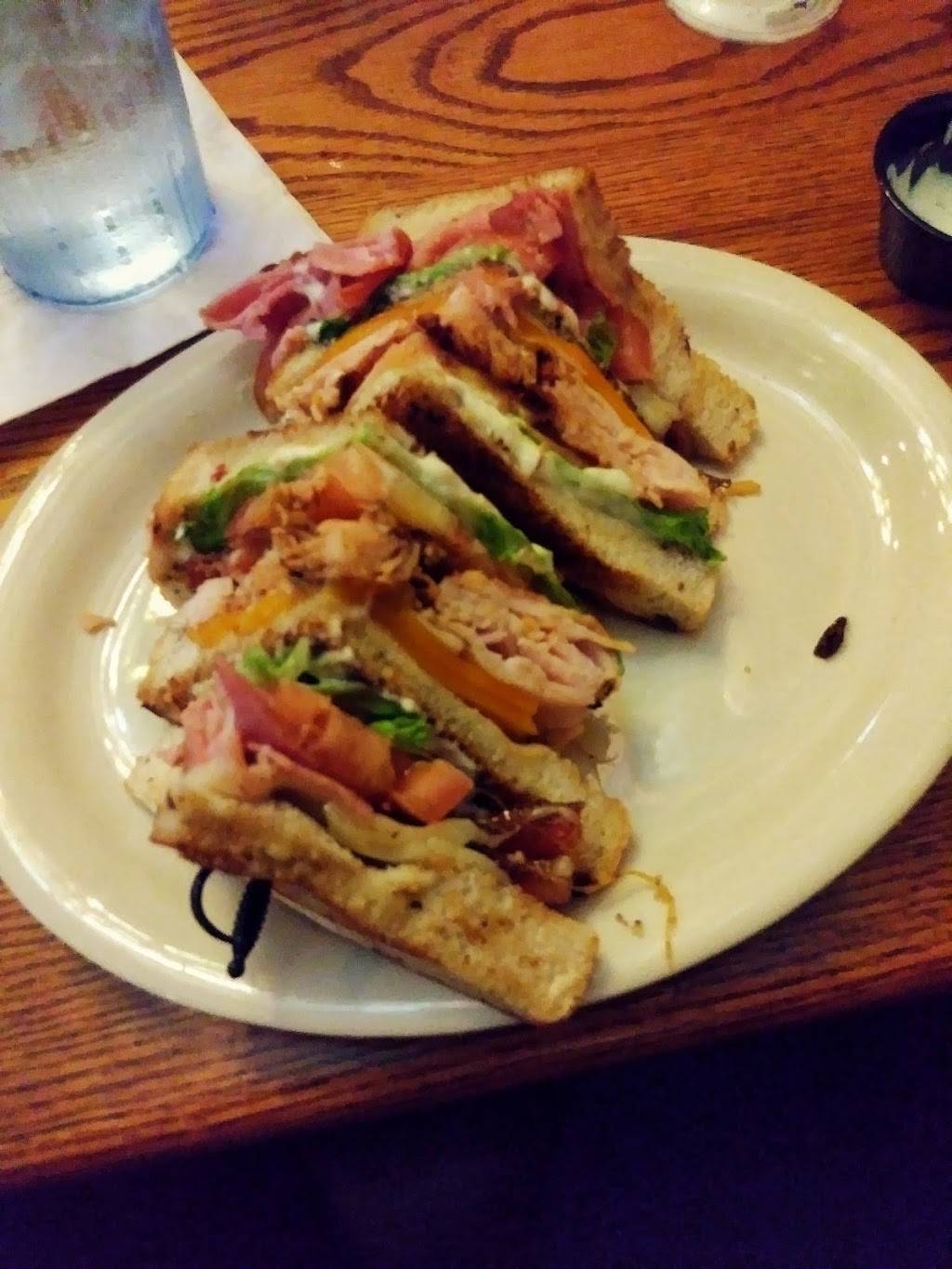 Hunt Club of Hillsdale | restaurant | 24 N Howell St, Hillsdale, MI 49242, USA | 5174377356 OR +1 517-437-7356