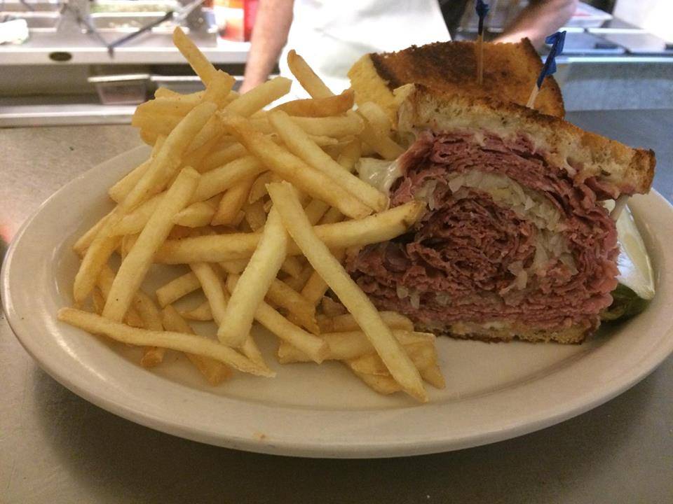 Lylas Family Restaurant | restaurant | 1911 Bailey Rd, Cuyahoga Falls, OH 44221, USA | 3309224444 OR +1 330-922-4444