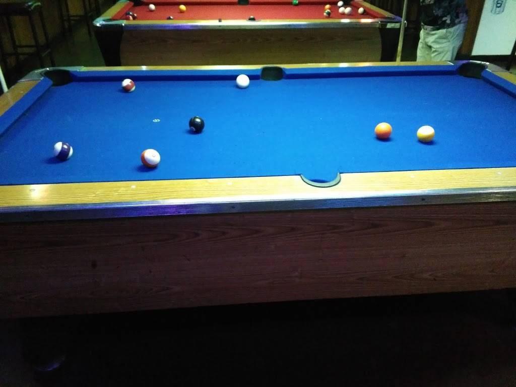 Famous Sams Sports Bar #17 | restaurant | 8058 N Oracle Rd, Tucson, AZ 85704, USA | 5205319464 OR +1 520-531-9464