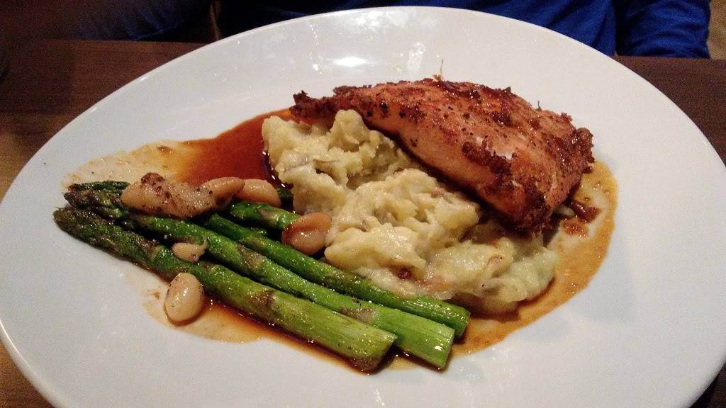 Bobby Vs Restaurant & Sports Bar | restaurant | 268 Atlantic St, Stamford, CT 06901, USA | 2038834320 OR +1 203-883-4320