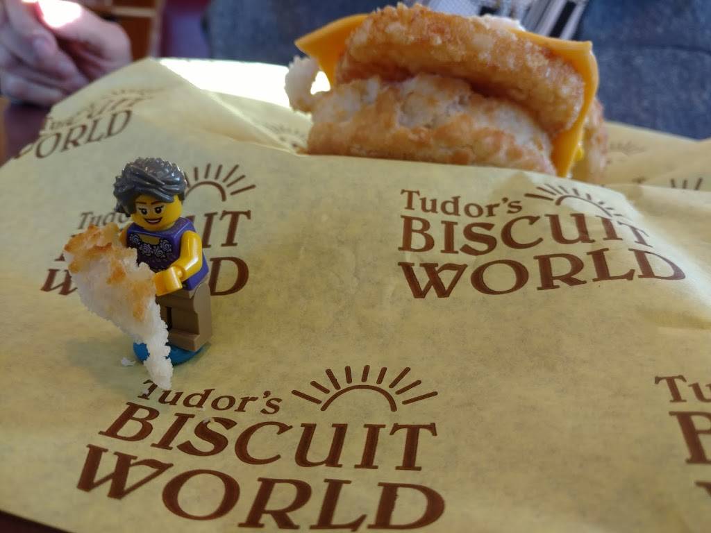 Tudors Biscuit World | restaurant | 6304 Sissonville Dr, Sissonville, WV 25320, USA | 3049840160 OR +1 304-984-0160