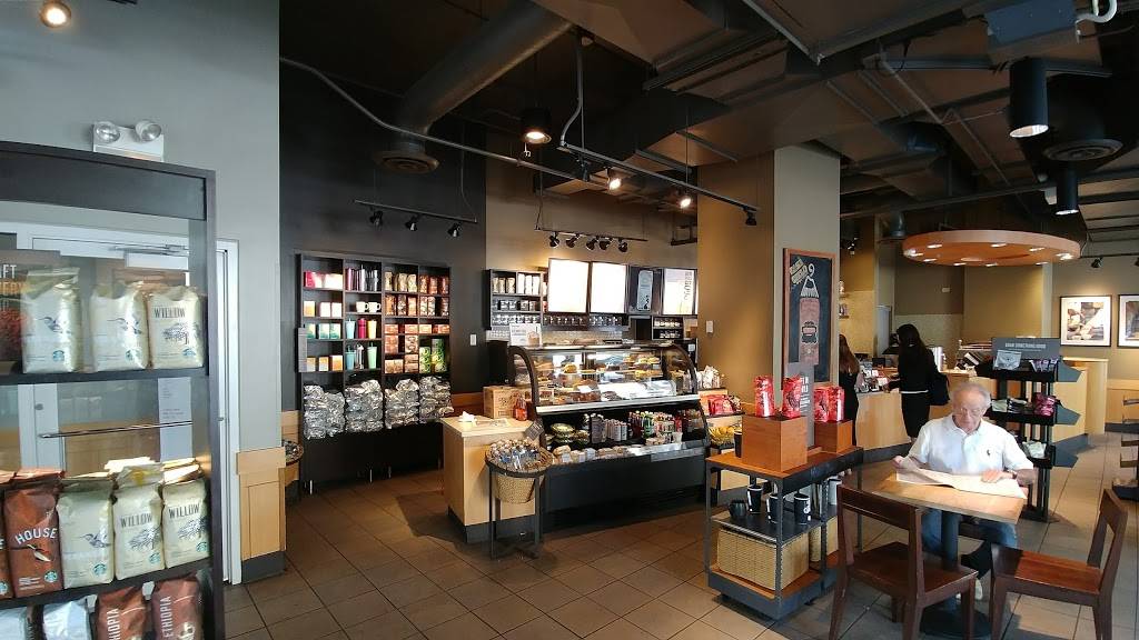 Starbucks | cafe | 1 E Delaware Pl, Chicago, IL 60611, USA | 3122749549 OR +1 312-274-9549