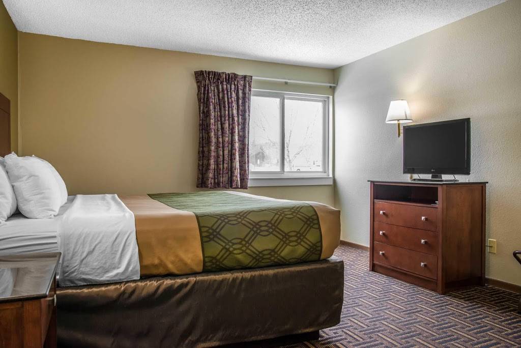 Econo Lodge | restaurant | 1207 St Croix St, River Falls, WI 54022, USA | 7154258388 OR +1 715-425-8388