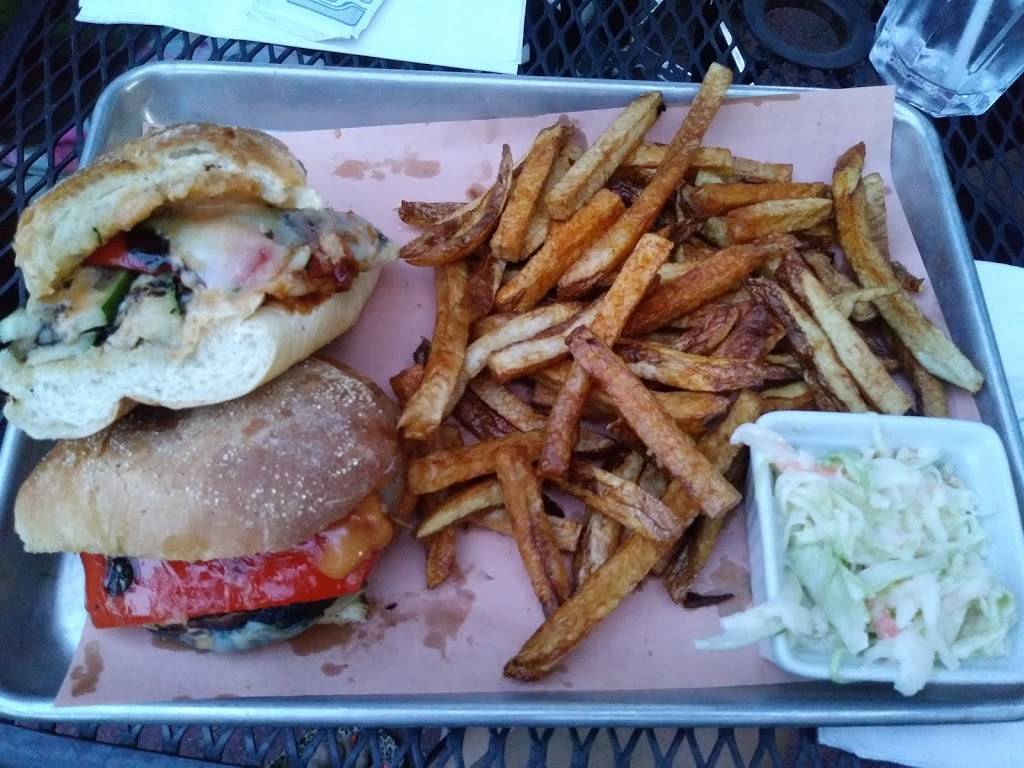 The Rib Crib & Smokeshop | restaurant | 106 Lakeport Rd, St. Catharines, ON L2N 4R1, Canada | 9059341231 OR +1 905-934-1231