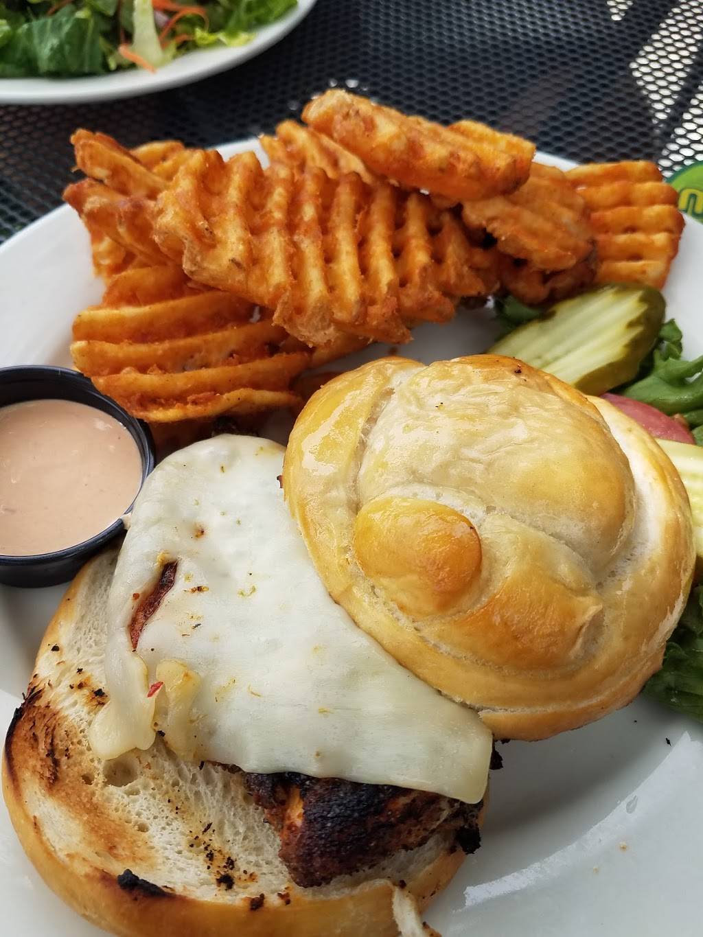 King Street Grille | restaurant | 679 Freshfields Dr, Johns Island, SC 29455, USA | 8437685444 OR +1 843-768-5444