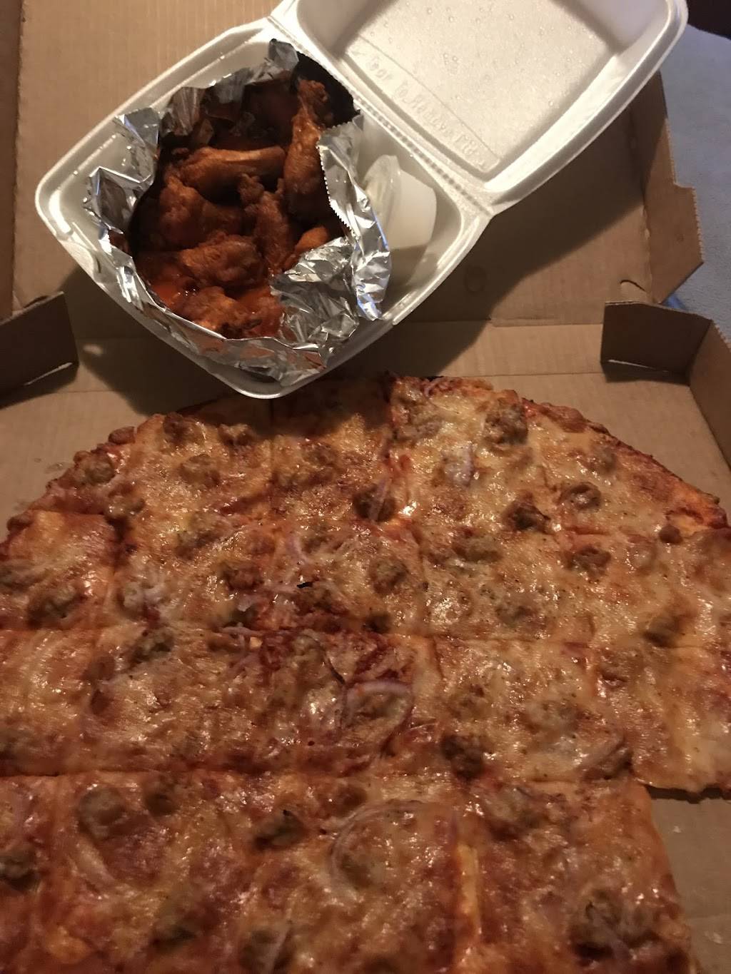 St Louis Pizza & Wings | restaurant | 12668 Lamplighter Square Shopping Center, St. Louis, MO 63128, USA | 3148494006 OR +1 314-849-4006