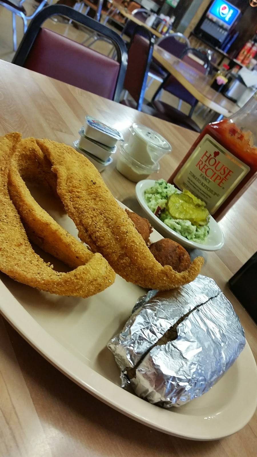 CRSmalls And Company | restaurant | 105 Sfc 815, Palestine, AR 72372, USA | 8706308222 OR +1 870-630-8222