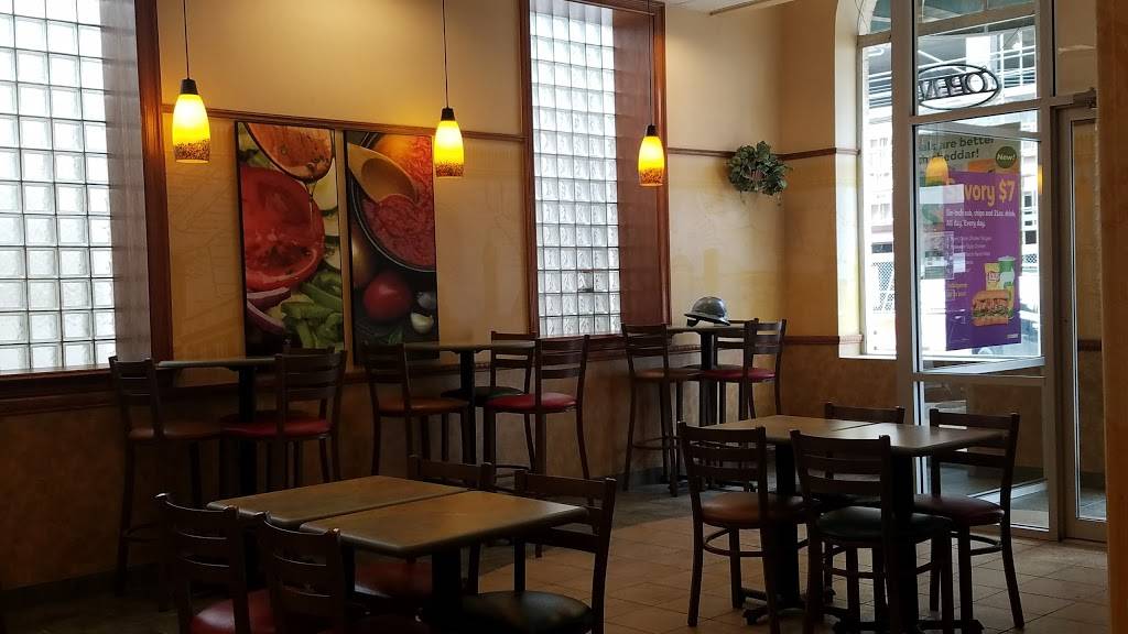 Subway | restaurant | 306 S Record St, Dallas, TX 75202, USA | 2147427827 OR +1 214-742-7827