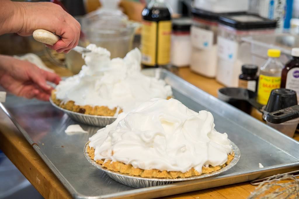 Lynettes Church Street Bake Shoppe | restaurant | 100 N Church St, Salado, TX 76571, USA | 2549474006 OR +1 254-947-4006