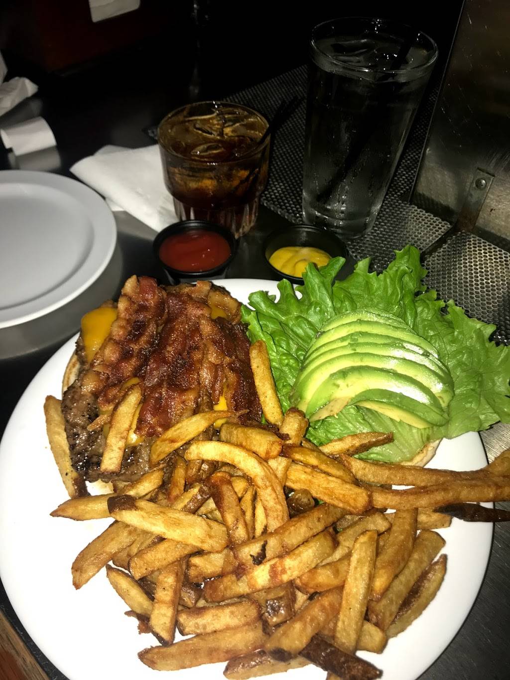 Wizards Sports Cafe | restaurant | 747 S Central Expy, Richardson, TX 75080, USA | 9722350371 OR +1 972-235-0371