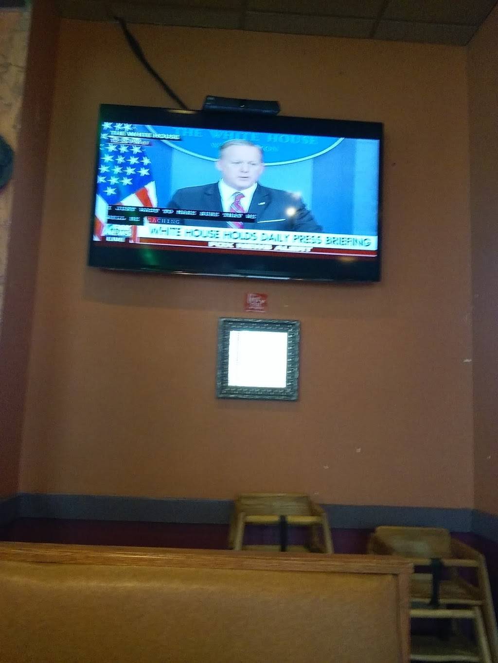 Lunas Family Restaurant | restaurant | 33 W Aurora Rd, Northfield, OH 44067, USA | 3304670282 OR +1 330-467-0282