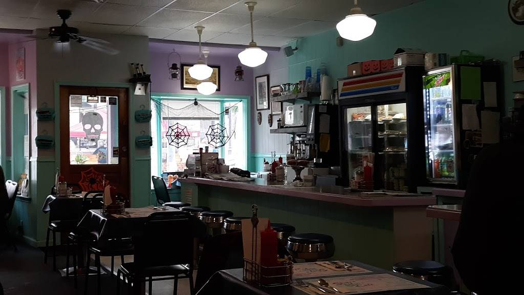 Share the Love Cafe | restaurant | 734 Main St, Honesdale, PA 18431, USA | 5702532462 OR +1 570-253-2462