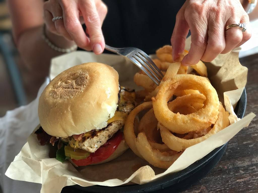 The Burgers | restaurant | 3701 Sutherland Ave, Knoxville, TN 37919, USA | 8658019116 OR +1 865-801-9116