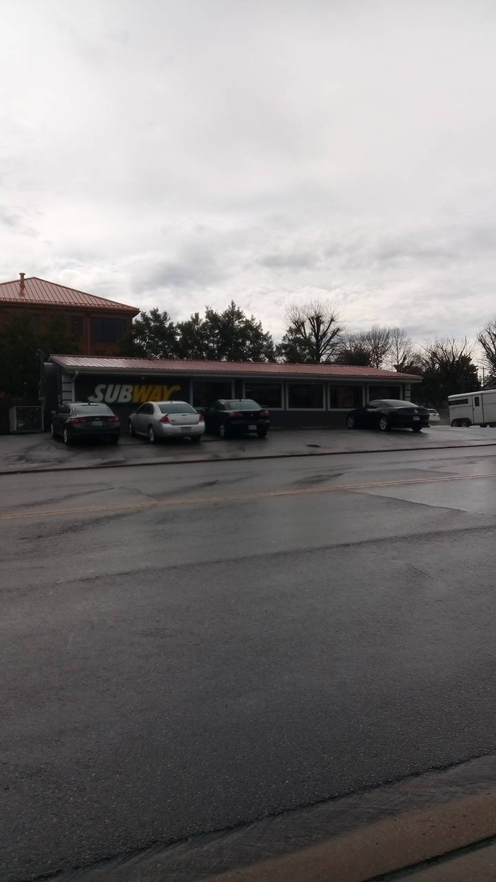 Subway | restaurant | 600 N Garden St, Columbia, TN 38401, USA | 9314904456 OR +1 931-490-4456