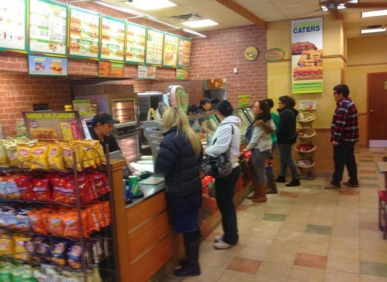 Subway | meal takeaway | 4907 Bathurst St, Toronto, ON M2R 1X8, Canada | 4165129574 OR +1 416-512-9574