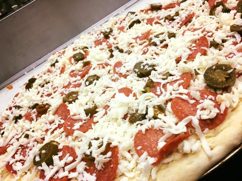 C&c mun-cheeze pizza | restaurant | 1259 Jefferson St, Oakland, CA 94612, USA | 5108355555 OR +1 510-835-5555