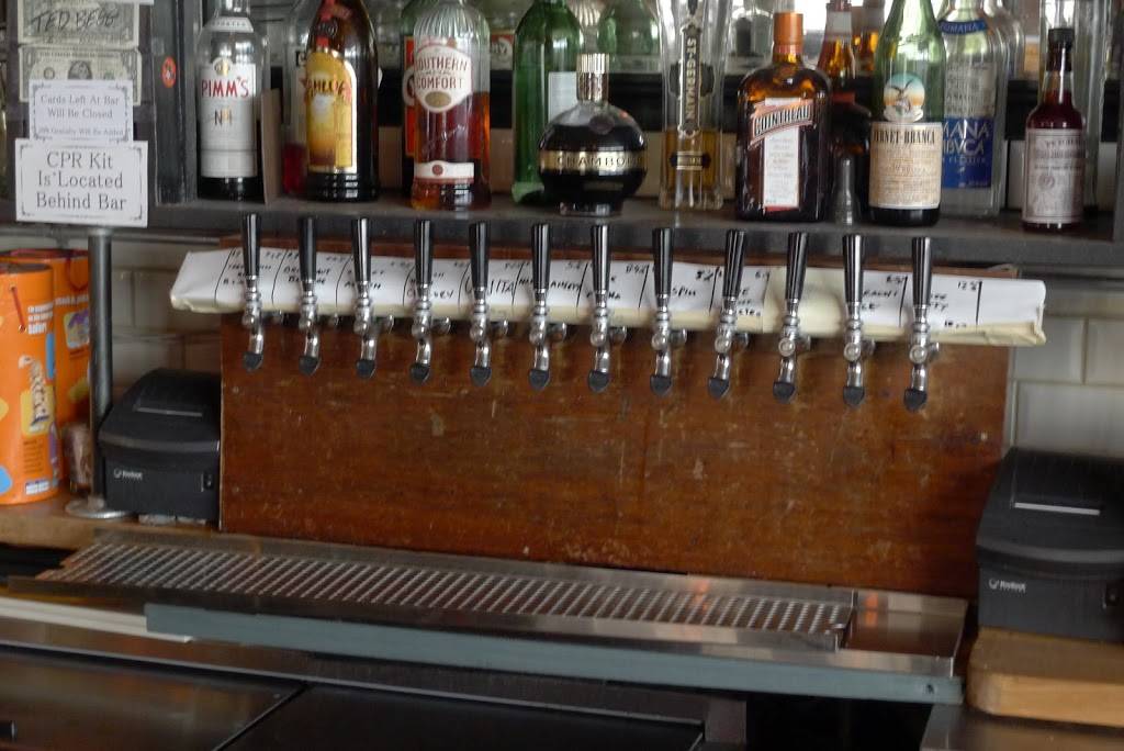 Kent Ale House | restaurant | 51 Kent Ave, Brooklyn, NY 11249, USA | 3472278624 OR +1 347-227-8624