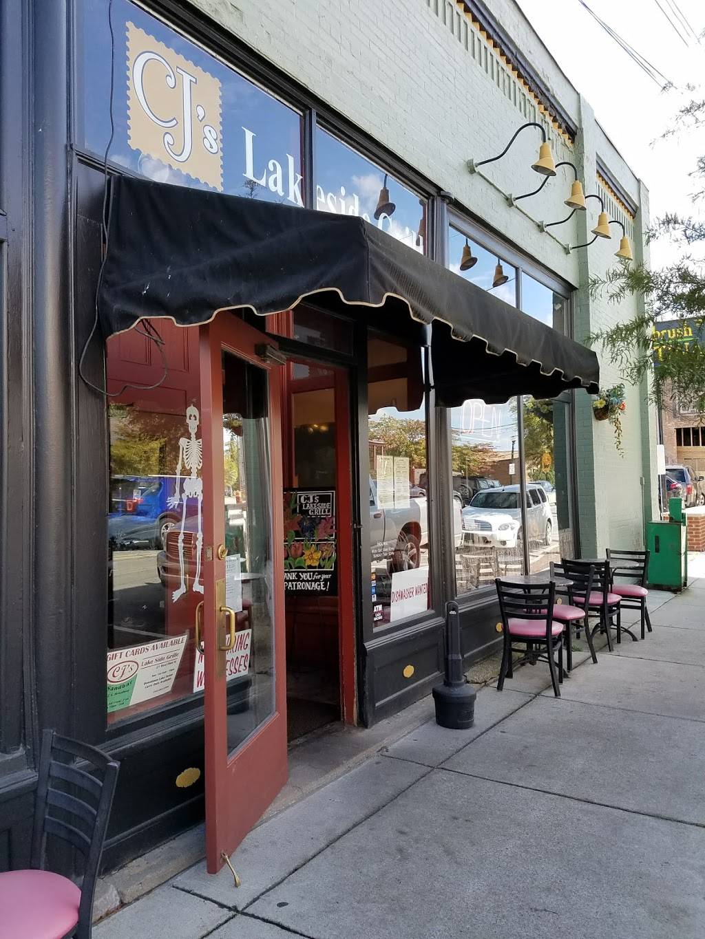 CJs Lakeside Grill | cafe | 21 W Flint St, Lake Orion, MI 48362, USA | 2486938704 OR +1 248-693-8704