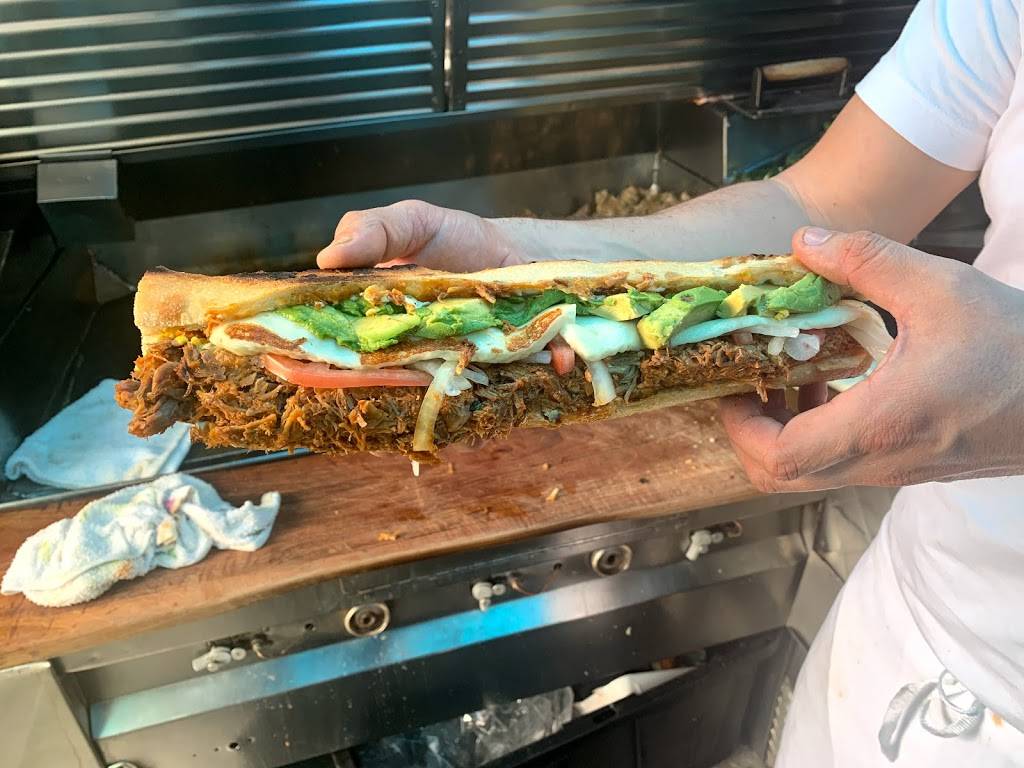 Tortas ahogadas los primos | restaurant | 2856, 2301 W 5th St, Santa Ana, CA 92703, USA | 7144885609 OR +1 714-488-5609