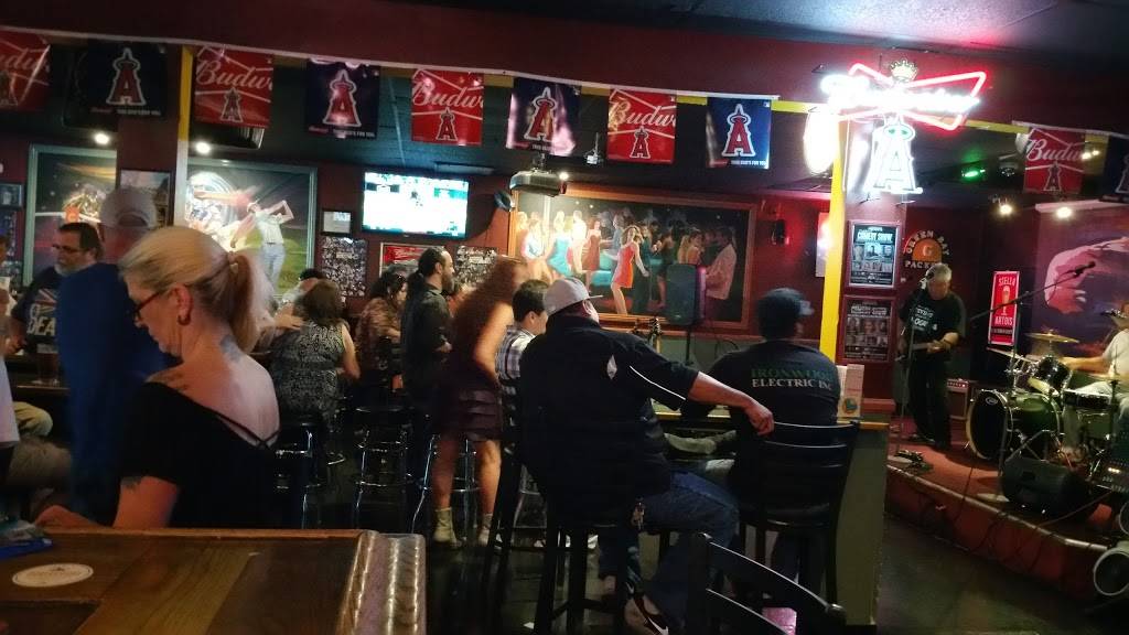 Clubhouse Grille & Spirits | restaurant | 2053 E Orangethorpe Ave, Placentia, CA 92870, USA | 7145287000 OR +1 714-528-7000