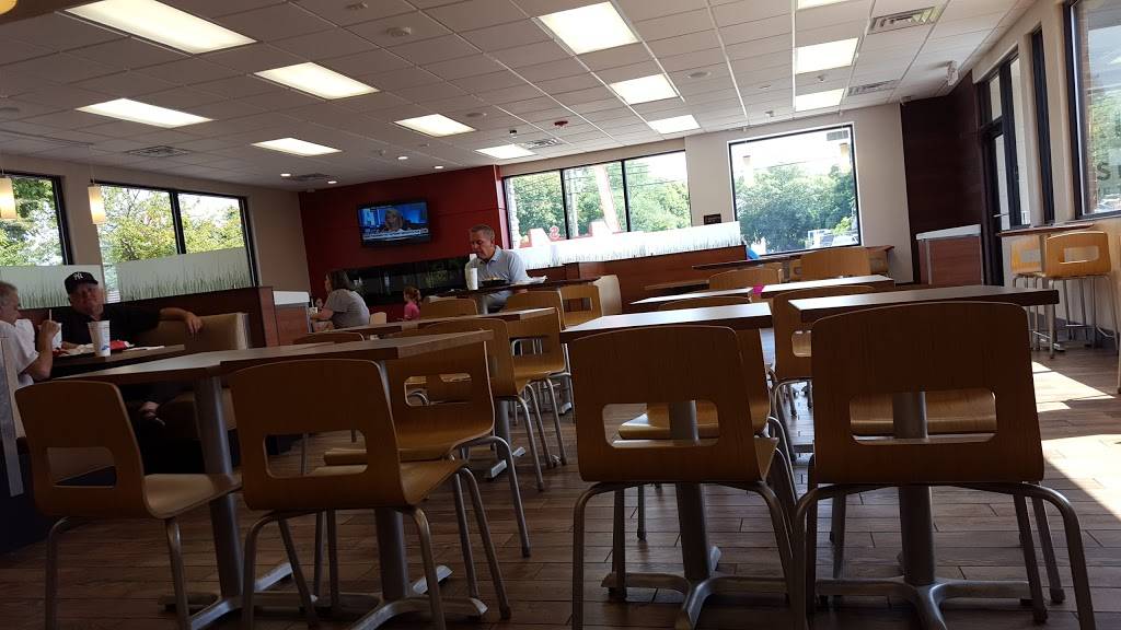 Wendys | restaurant | 1820 NY-112, Medford, NY 11763, USA | 6314475651 OR +1 631-447-5651