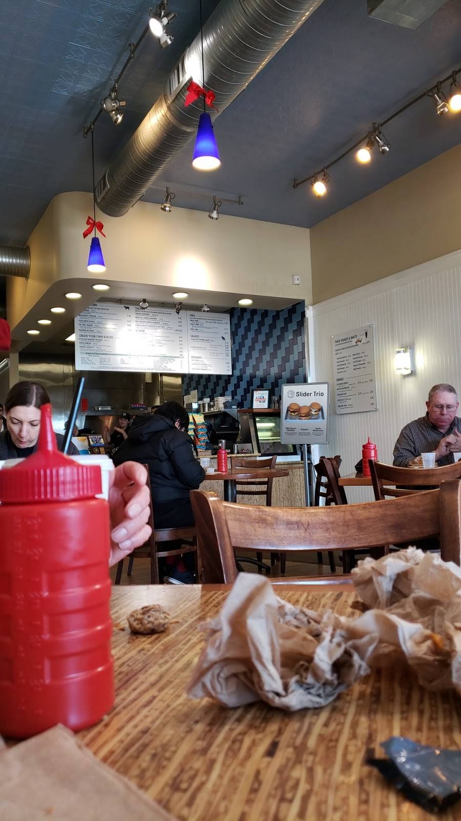 Elevation Burger | meal takeaway | 2447 N Harrison St, Arlington, VA 22207, USA | 7035342302 OR +1 703-534-2302