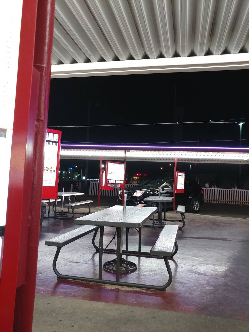 Classic 50S Drive-In | restaurant | 1521 W Lindsey St, Norman, OK 73069, USA | 4053212271 OR +1 405-321-2271
