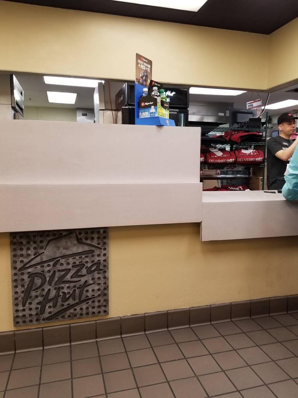 Pizza Hut | restaurant | 2600 Mitchell Rd Ste P, Ceres, CA 95307, USA | 2095375300 OR +1 209-537-5300