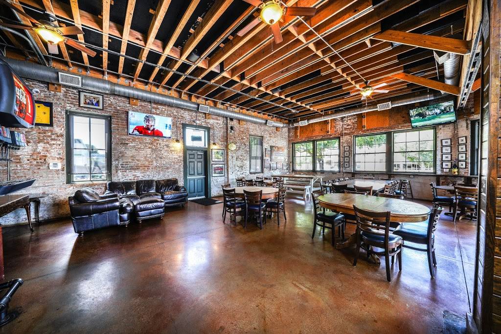 Fort Brewery and Pizza | restaurant | 1001 W Magnolia Ave, Fort Worth, TX 76104, USA | 8179238000 OR +1 817-923-8000