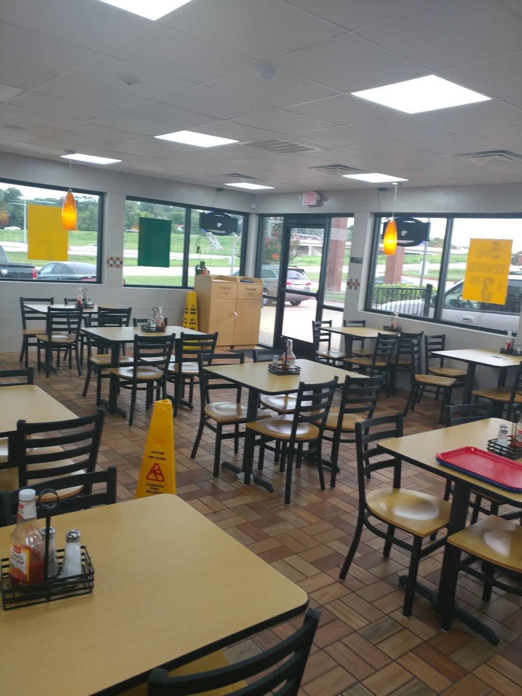 Lisas Chicken | restaurant | 4217 Bridge St, Fort Worth, TX 76103, USA | 8174573004 OR +1 817-457-3004