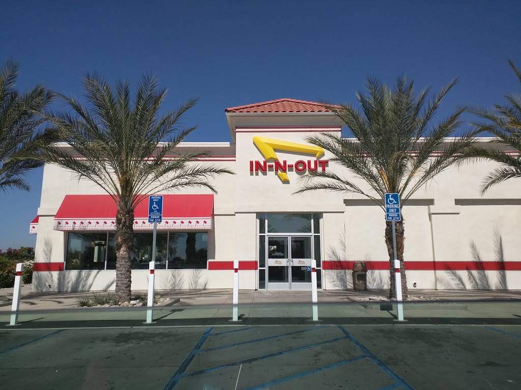 In-N-Out Burger | restaurant | 108 E Easton St, Rialto, CA 92376, USA | 8007861000 OR +1 800-786-1000