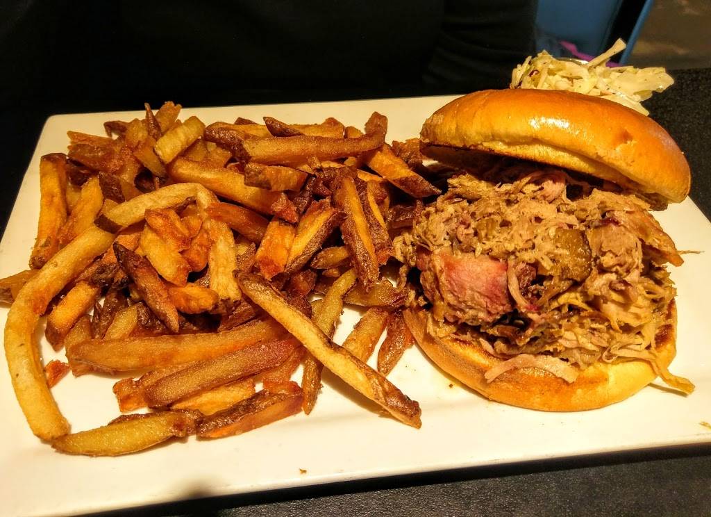 Block Brewing Company | restaurant | 1140 S Michigan Ave, Howell, MI 48843, USA | 5175400300 OR +1 517-540-0300