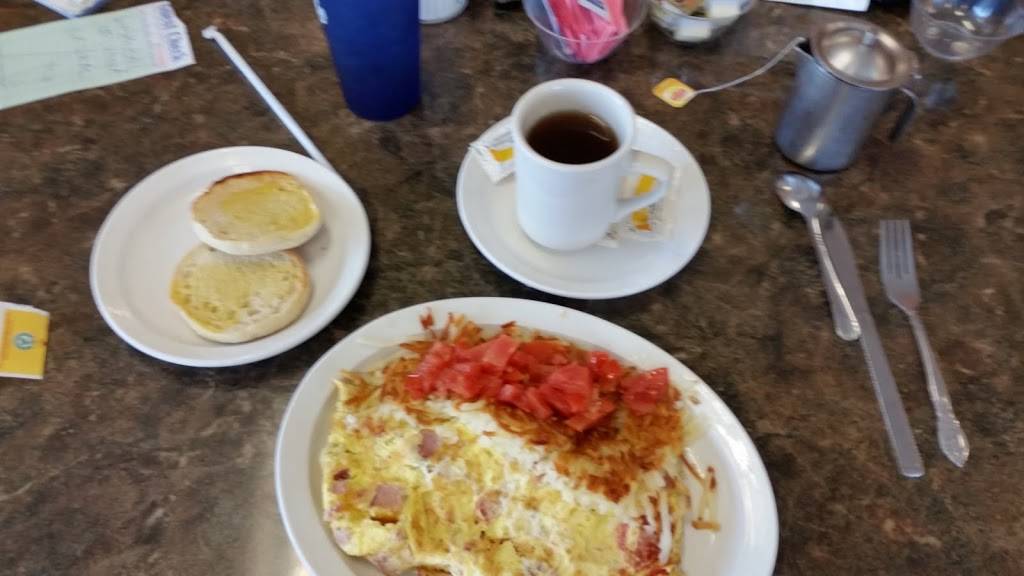 Monis Restaurant | restaurant | 16600 24 Mile Rd, Macomb, MI 48042, USA | 5862324794 OR +1 586-232-4794