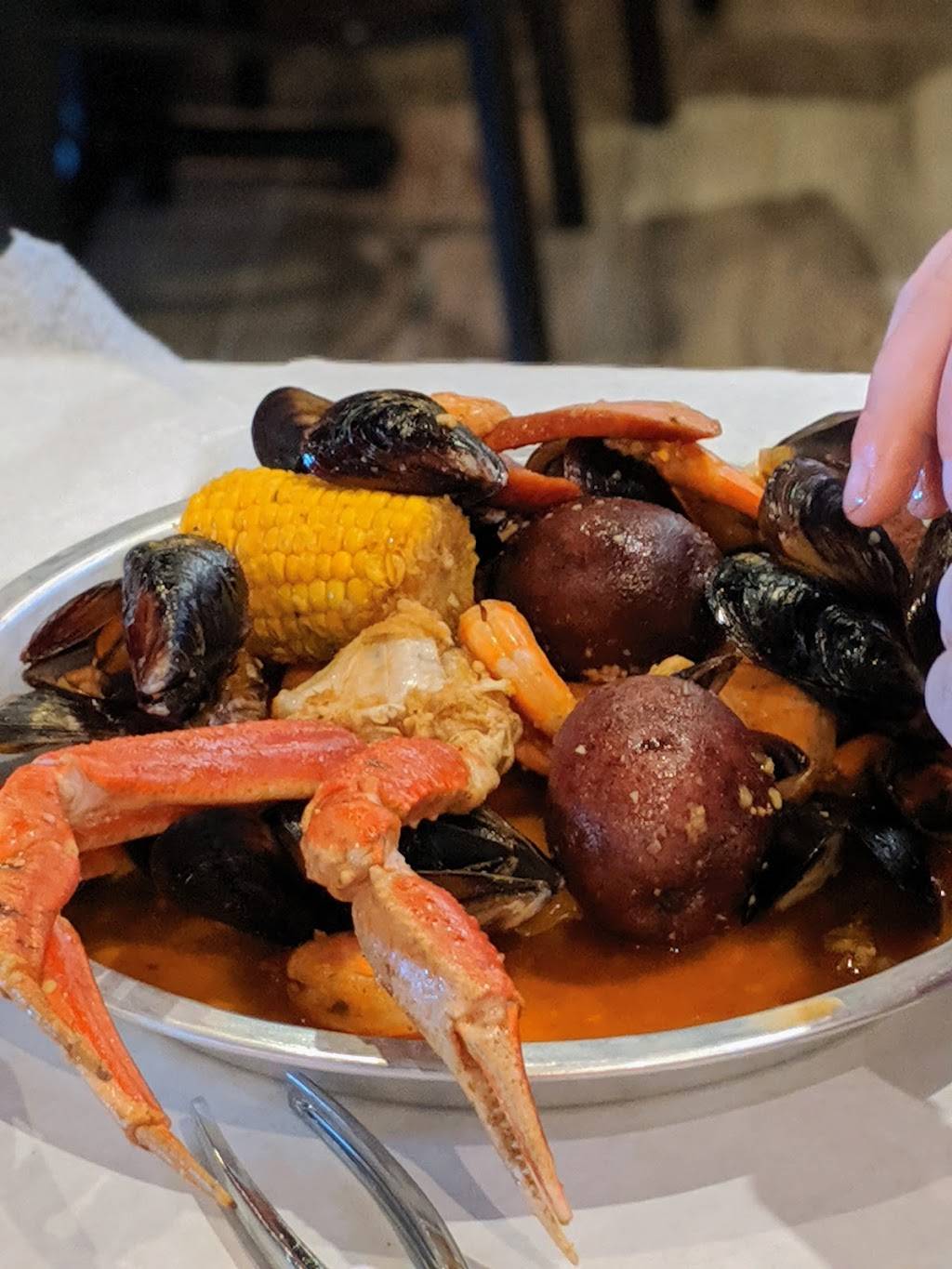 Fiery Crab Juicy Seafood | restaurant | 200 Graces Way, Columbia, SC 29229, USA | 8039396616 OR +1 803-939-6616