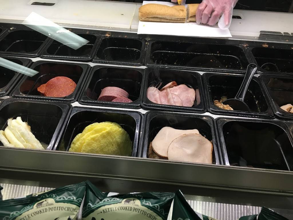 Subway | meal takeaway | 1923 E Kearney St, Springfield, MO 65803, USA | 4178310033 OR +1 417-831-0033