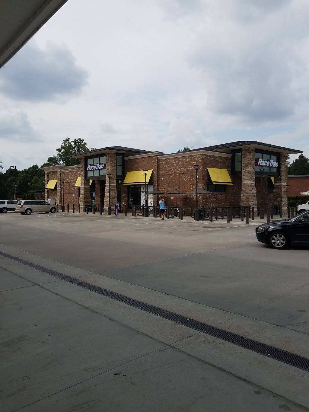 RaceTrac | bakery | 420 E Crossville Rd, Roswell, GA 30075, USA | 7709933496 OR +1 770-993-3496