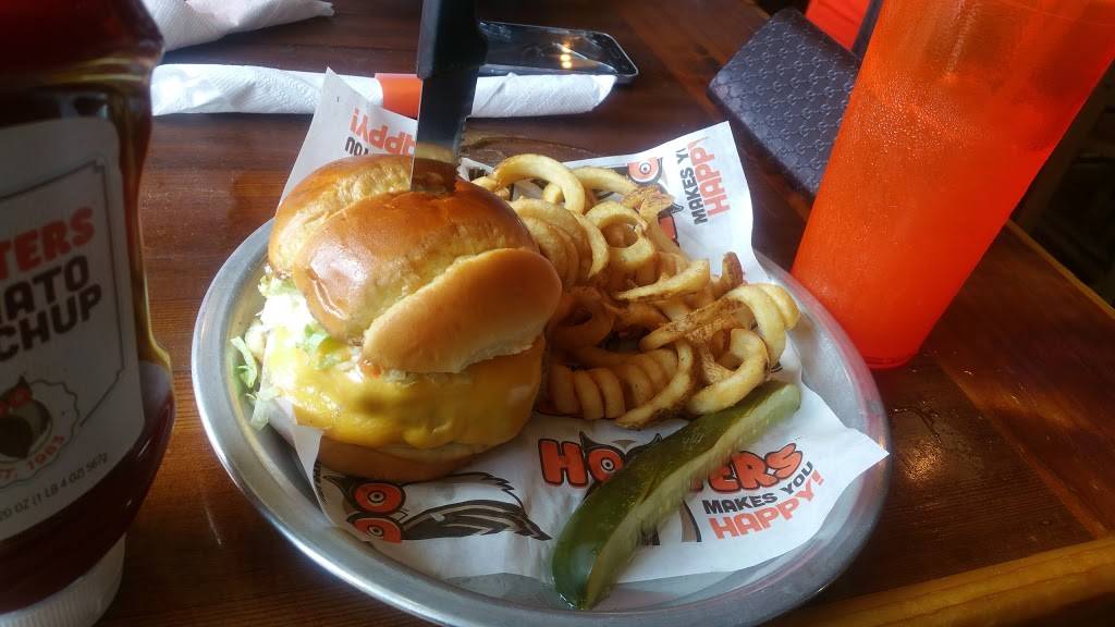 Hooters | restaurant | 1423 Riverchase Blvd, Rock Hill, SC 29732, USA | 8039804300 OR +1 803-980-4300
