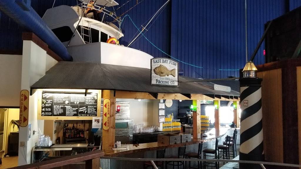 Smugglers Run | restaurant | 1 St John St, Wyandotte, MI 48192, USA | 7345301788 OR +1 734-530-1788