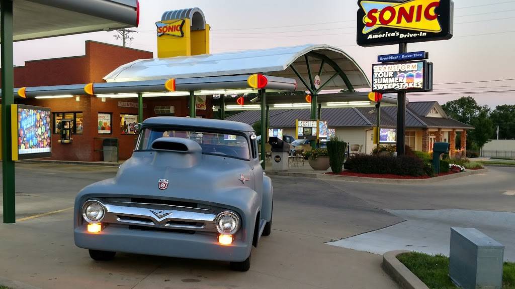 Sonic Drive-In | restaurant | 1604 N Main St, Shelbyville, TN 37160, USA | 9317730018 OR +1 931-773-0018