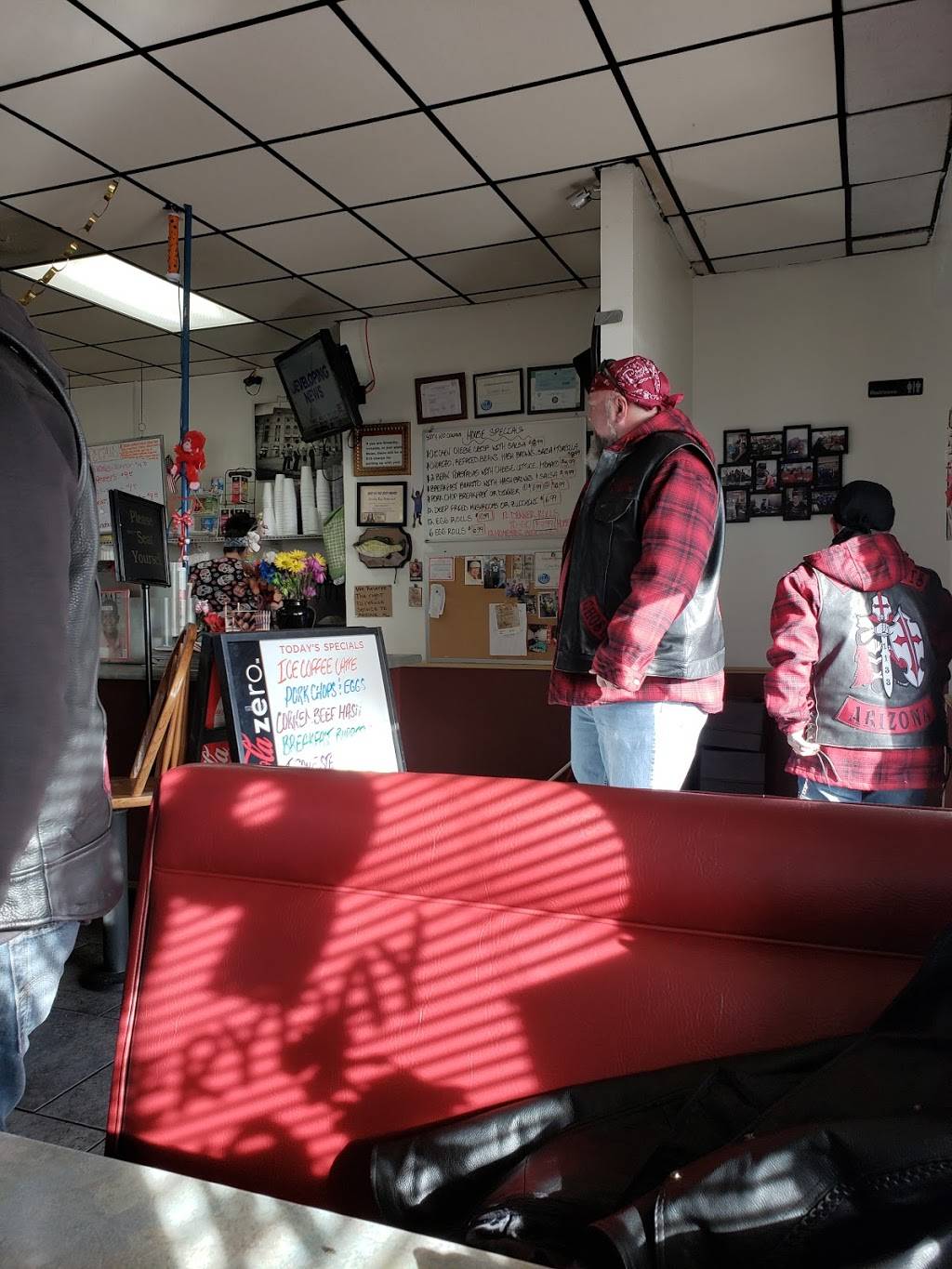 Country Boys Restaurant | restaurant | 2330 W Camelback Rd, Phoenix, AZ 85015, USA | 6024332192 OR +1 602-433-2192