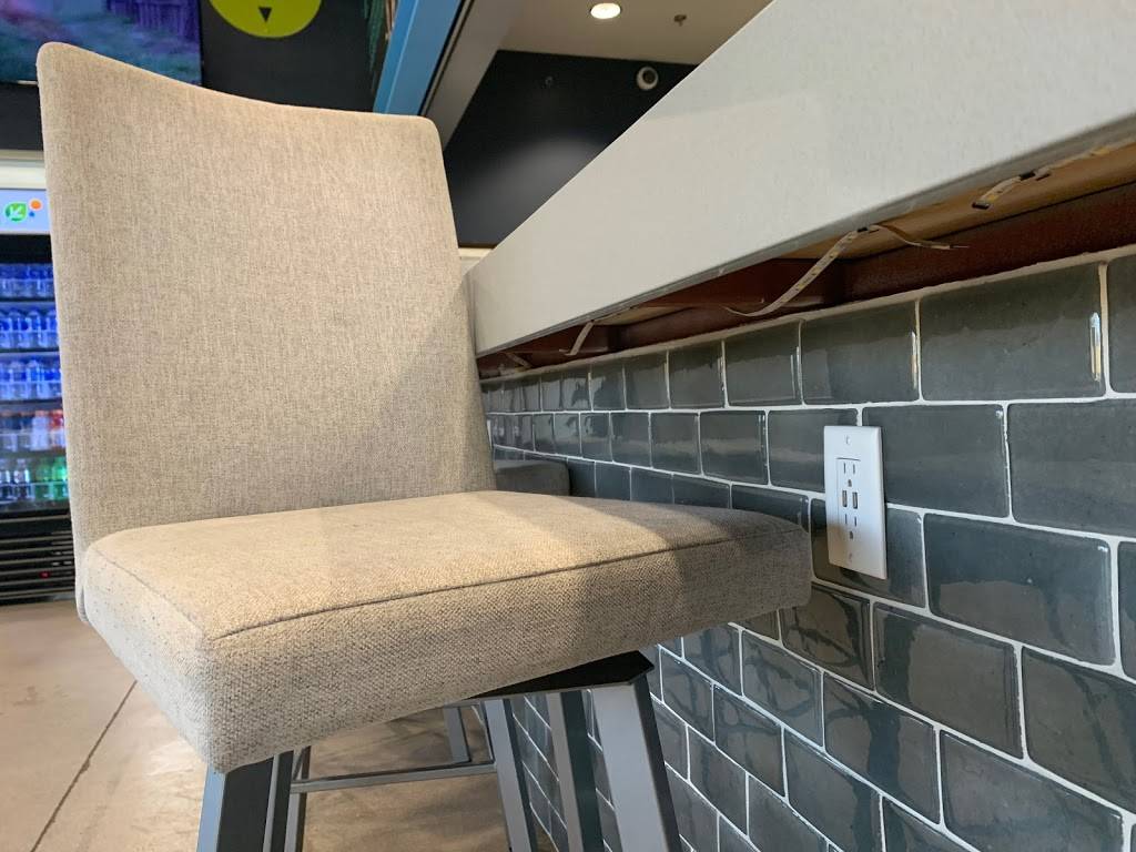 Blue Chip Bar & Grill | restaurant | 9219 E Hidden Spur Trail, Scottsdale, AZ 85255, USA | 4803619320 OR +1 480-361-9320