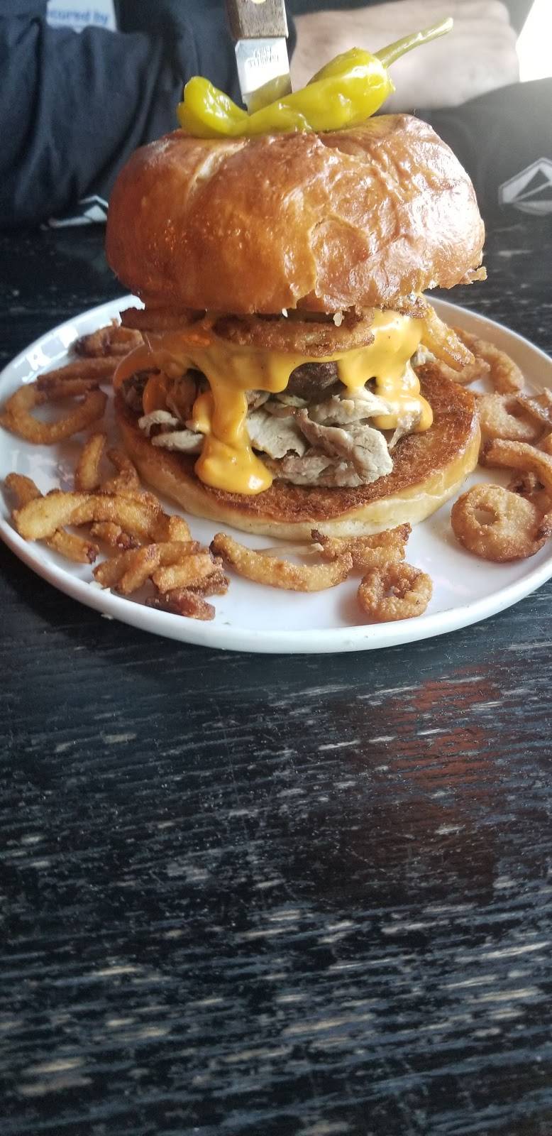 Crown Bar | restaurant | 2705 6th Ave, Tacoma, WA 98406, USA | 2532724177 OR +1 253-272-4177