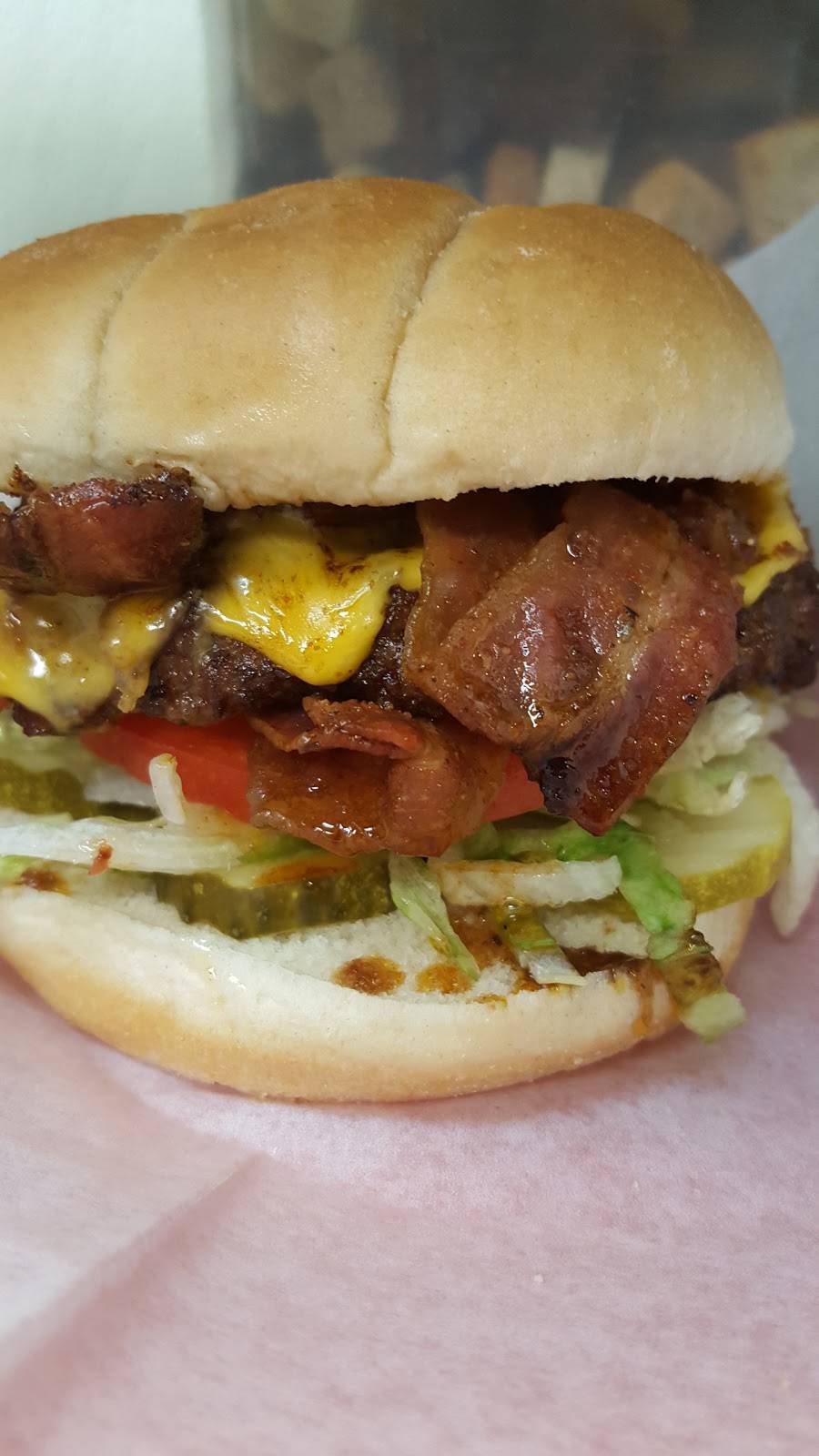 Hilligans Sports Bar | night club | 1265 College St, Bowling Green, KY 42101, USA | 2702822227 OR +1 270-282-2227