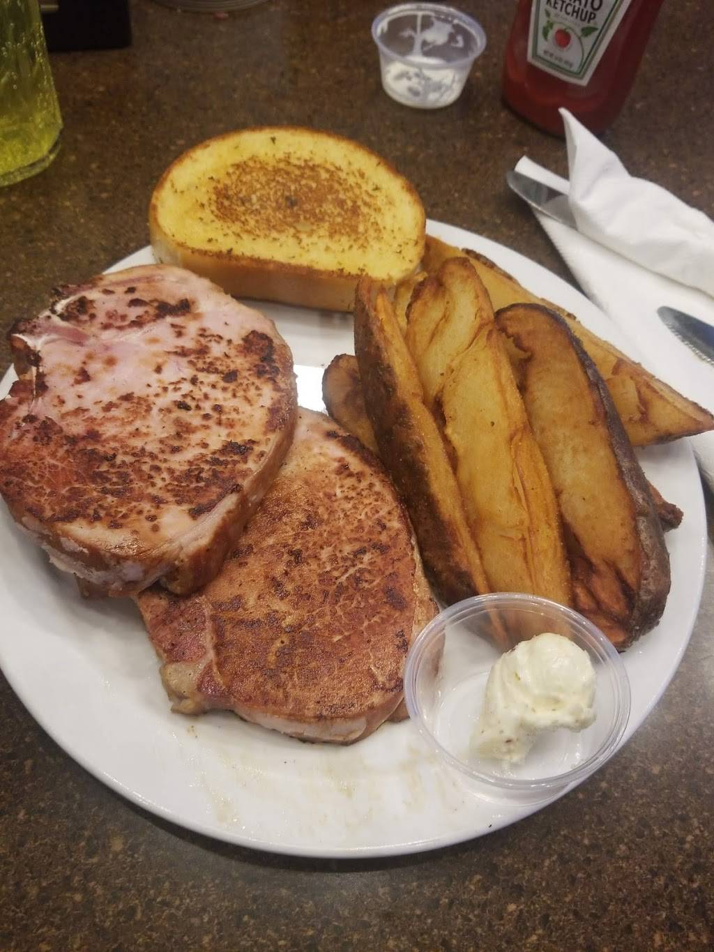 Boomers Grill | restaurant | 401 Colorado Ave, Holton, KS 66436, USA | 7853642468 OR +1 785-364-2468