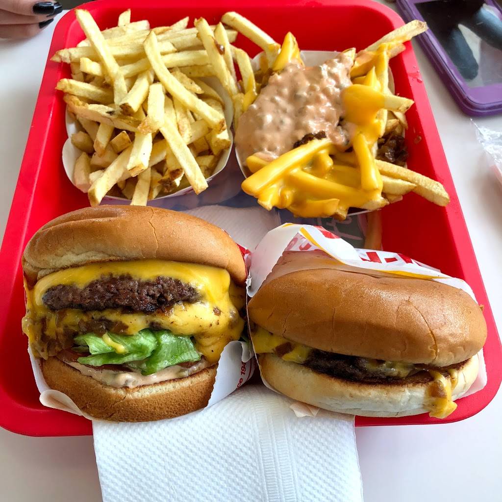 In-N-Out Burger | restaurant | 10525 Carmenita Rd, Santa Fe Springs, CA 90670, USA | 8007861000 OR +1 800-786-1000