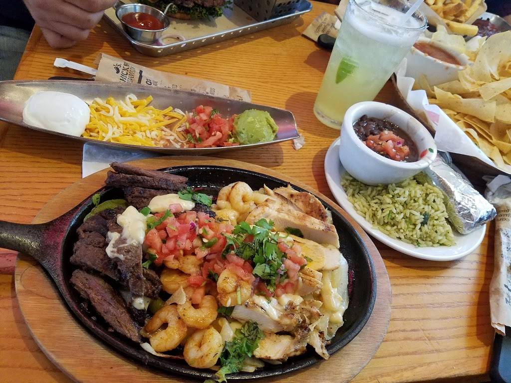 Chilis Grill & Bar | meal takeaway | 9200 Reseda Blvd, Northridge, CA 91324, USA | 8188862191 OR +1 818-886-2191