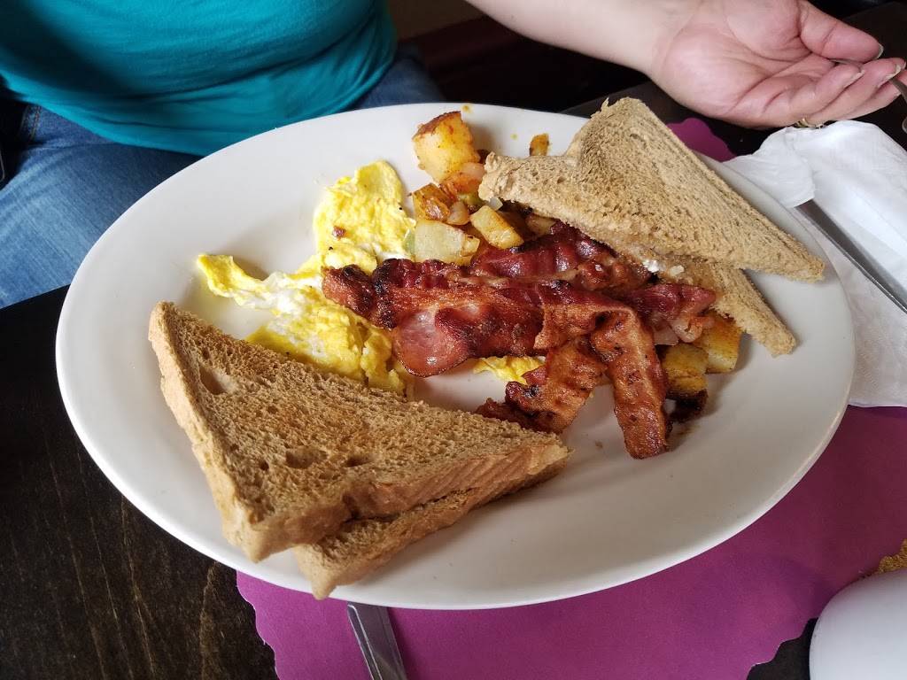 Jennas Fourth St. Cafe | restaurant | 112 E 4th St, Dunkirk, NY 14048, USA | 7163665360 OR +1 716-366-5360