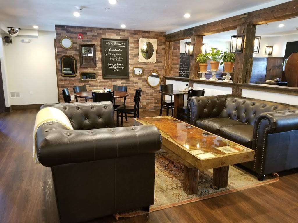 Peter Christians Tavern | restaurant | 195 Main St, New London, NH 03257, USA | 6035262964 OR +1 603-526-2964