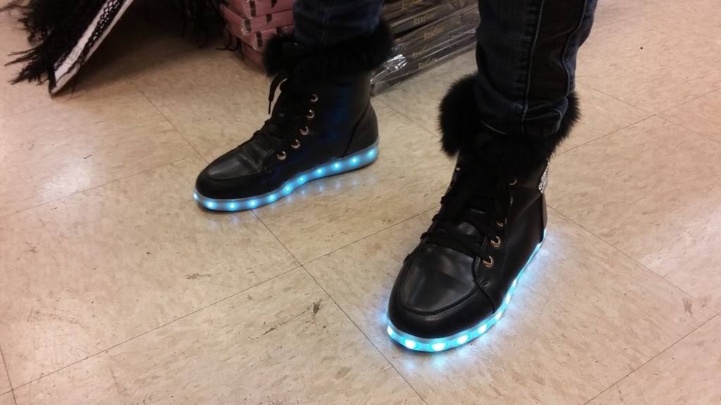 Hook Fish & Chicken | restaurant | 3937, 4024 West Roosevelt Road, Chicago, IL 60624, USA | 7737229566 OR +1 773-722-9566