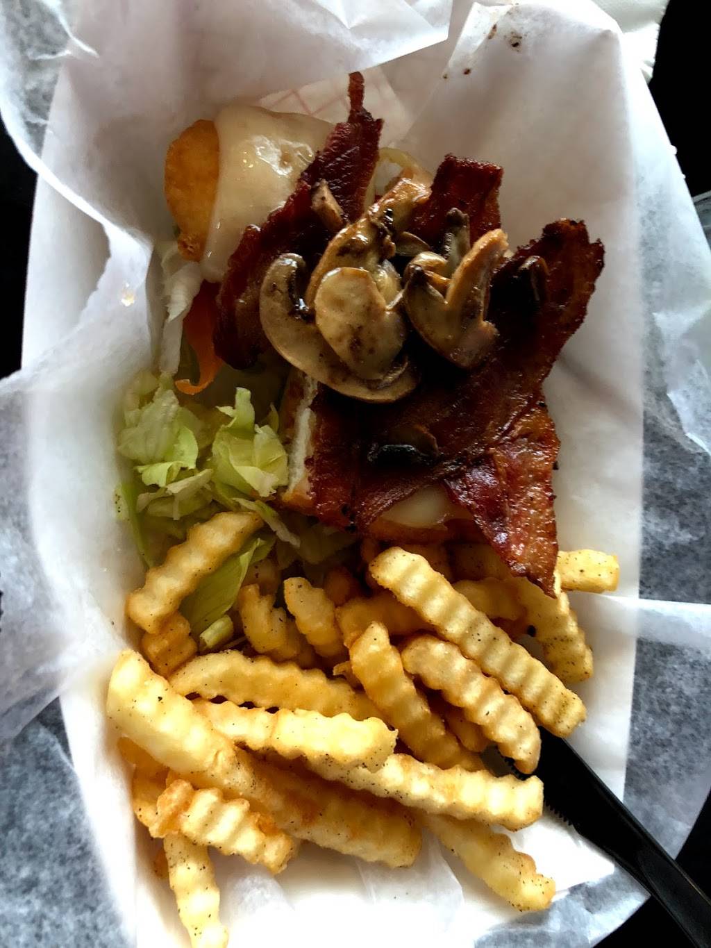 Sharkies On The Beach | night club | 10 Surf Dr, Surfside Beach, TX 77541, USA | 9792331122 OR +1 979-233-1122